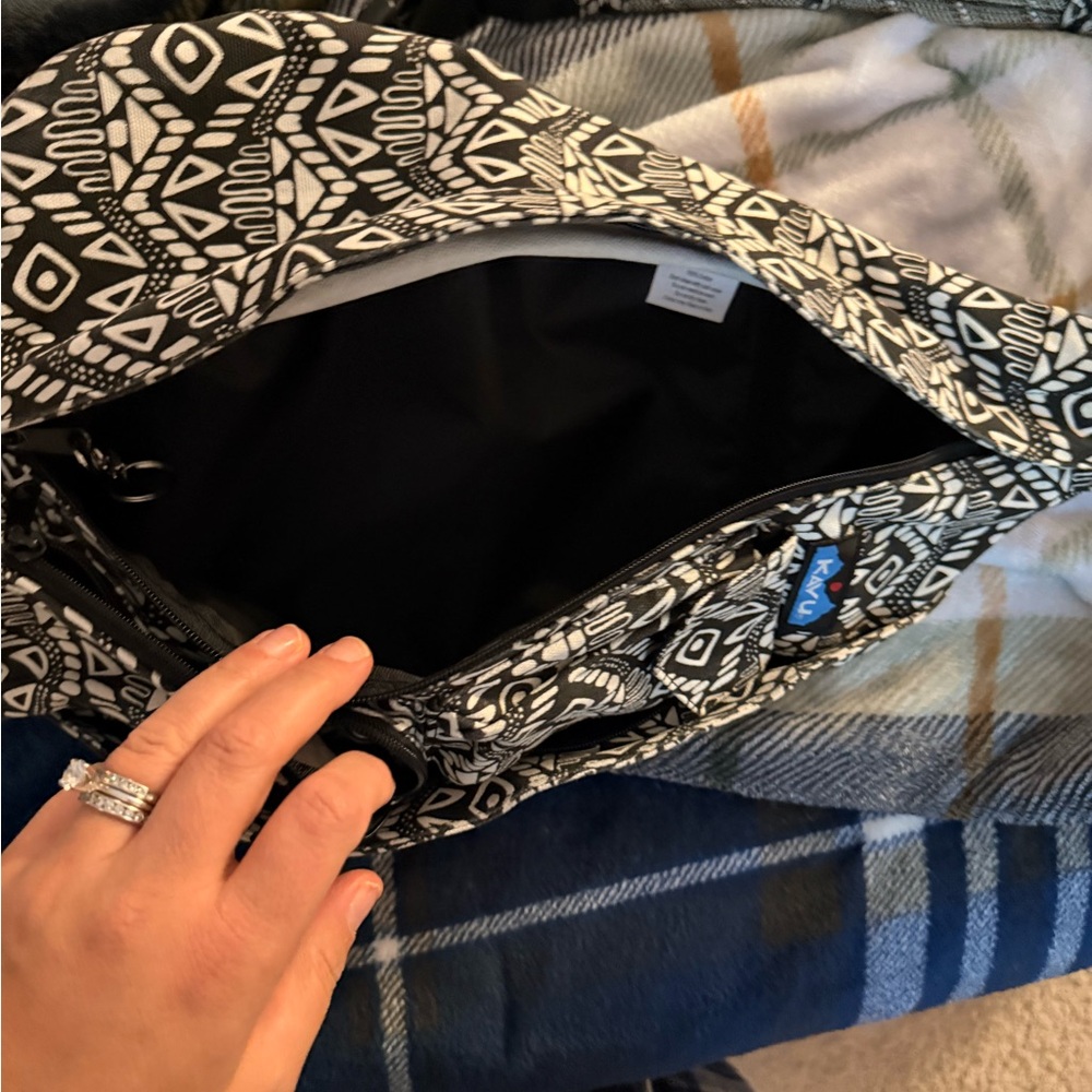 KAVU Original Rope Crossbody Bag ~ Tile Maze - Picture 11 of 14